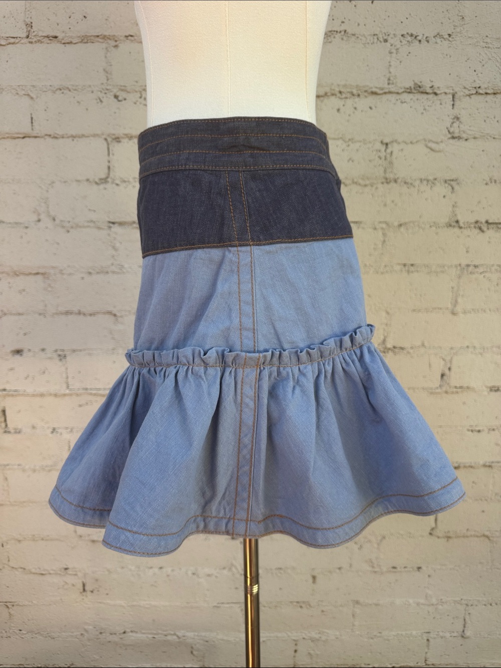 Marc Jacobs Color Warp Two Tone Denim Mini Skirt Blue Size 25 (US 2) - Picture 7 of 16